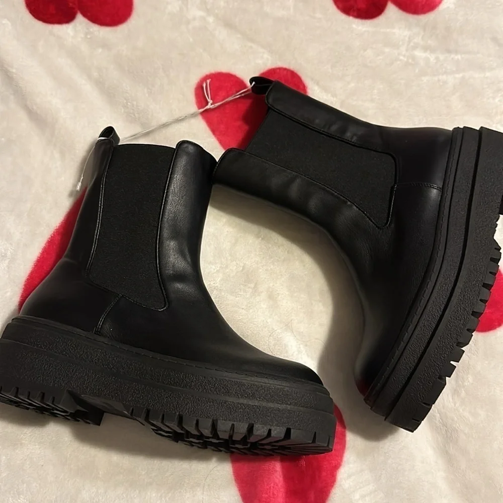 Good American Leather Chelsea Pull On Boot Black Women's